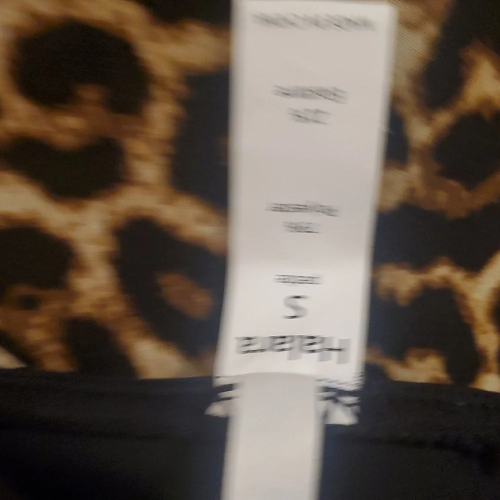 HALARA Black High-Waisted Women's Pants - Picture 6 of 7